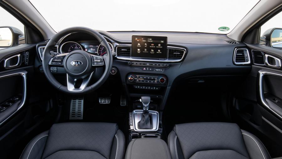 Торпедо Kia Ceed Sportswagon 2018 года  (WW) (фото 37 из 47)